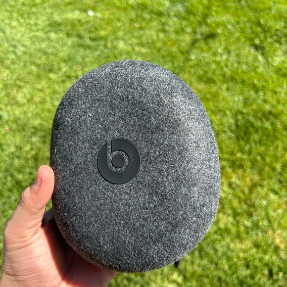 Beats Solo Pros - Picture 2 of 8